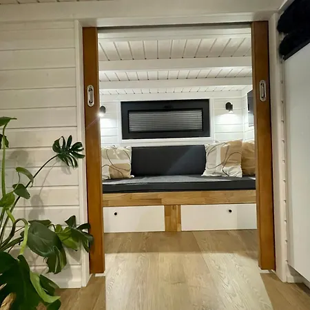 Tiny Silent House *
